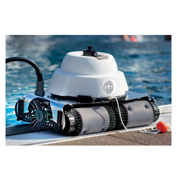 Hexagone Chrono Pool Cleaner on the side of the pool